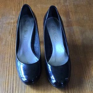 No name, black patent leather shoes, size 8